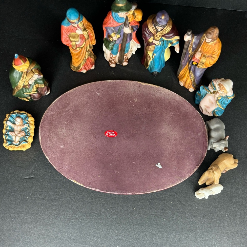 Scott's Porcelain 11 piece Nativity Christmas set with wood base. - Picture 7 of 16